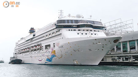 現時唯一一艘以本港作為母港的國際郵輪「處女星號」昨於海運碼頭啟航。（高嘉業攝）