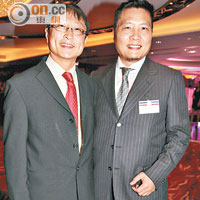 衞生防護中心前總監曾浩輝（左）難得現身就職晚宴，中華廠商聯合會常董史立德（右）即與其寒暄一番。