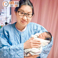 苑琪稱母乳天然健康，故兩胎選用母乳餵哺。