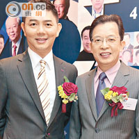 香港藥行商會首席會長潘寶森（右）家族經營藥業生意已經第二十二代，全靠整個家族在傳承方面有一個完善系統同默契，身旁為40+協會會長李志誠（左）。
