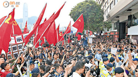 雙方陣營狹路相逢，互斥對方為漢奸。（高嘉業攝）