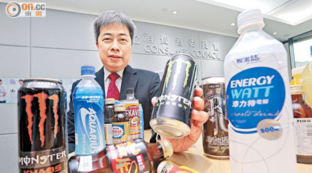 消委會副主席梁光漢呼籲市民留意飲品的咖啡因及糖分含量。（蘇文傑攝）