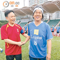 梁栢賢（左）為醫管局出番啖氣，力挫長毛（右）有份代表嘅立法會足球隊。