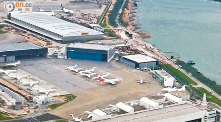 香港商用民航中心的泊位內經常泊滿商用飛機。
