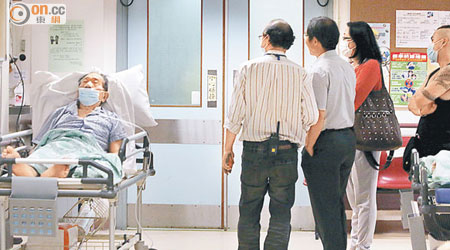 廣華醫院急救室一度封閉暫停使用。（高潤榮攝）