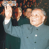 周南透露，已故國家領導人鄧小平早囑咐千萬不要認為香港回歸以後只要中央不過問，一切交香港人處理就萬事大吉。