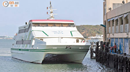 現時居民及旅客進出愉景灣主要依靠渡輪。