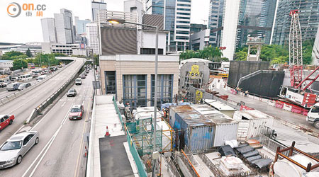 港鐵正進行金鐘站擴建工程。（黃永俊攝）