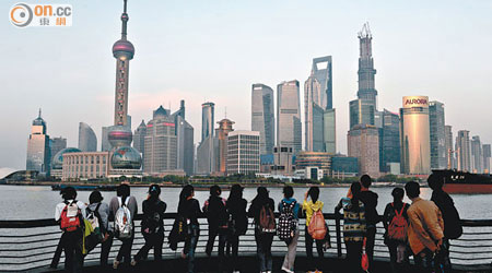 業界指內地樓市正值回調，圖為上海浦東新區。