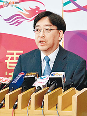 高永文表示，本港受禽流感威脅降低，宣布將流感應變級別降至「戒備」。（洪業銘攝）