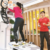整全訓練儀由電腦系統操作，腳下踏板可360度運作，並可調節速度，以達到伸展放鬆肌肉的效果。