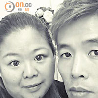 李嘉瑩生前與丈夫合照。