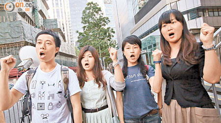 楊政賢（由左至右）、洪曉嫻、陳小萍和陳倩瑩昨先後被警方拘捕，涉嫌違反警方不反對通知書及妨礙警務人員執行職務。（霍力誥攝）