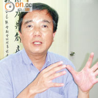 王坤認為房署漠視倉庫會對居民造成滋擾。