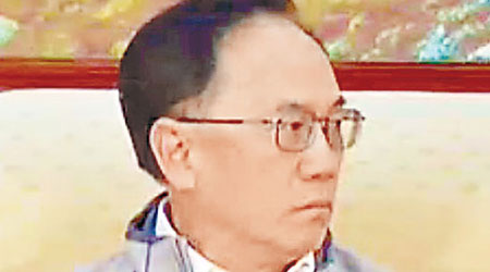 貪曾同西藏自治區黨委書記會面時仲掛住副護目鏡。（互聯網圖片）