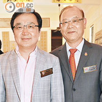 保良局前主席鄭錦鐘（左）慨嘆香港正在撕裂，前景令人憂慮。右為總理朱文忠。