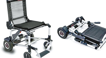 輕巧電動輪椅用後可摺疊收藏，十分方便。（互聯網圖片）