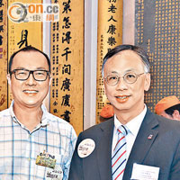 東華三院總理曾慶業（左）與廣華醫院行政總監屈銘伸醫生（右）談到重建廣華醫院的進度，交換了不少寶貴意見。