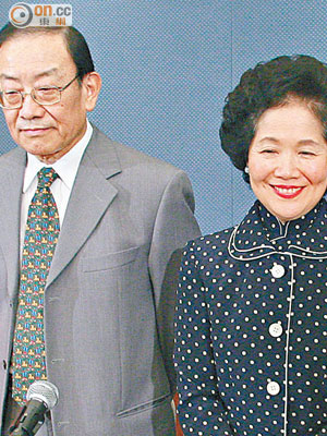 李鵬飛（左）踢爆陳太從未向他交代收過黎智英巨額捐款。（資料圖片）