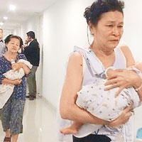 有泰國保母連同嬰孩被帶走。（互聯網圖片）