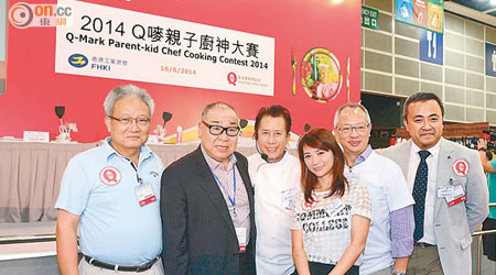 孫啟烈（左二）、鍾志平（右二）、丁煒章（右一）、吳宏斌（左一）、Zoe Tsang（右三）（受訪者提供）