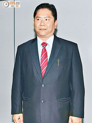 偵緝警長鄧志佳負責為被告進行錄影會面及重組案情。