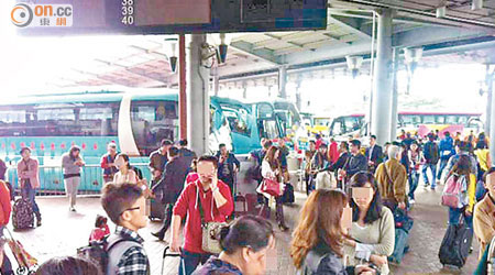 深圳灣管制站海關被指沒有強制旅客將行李過Ｘ光機。（資料圖片）