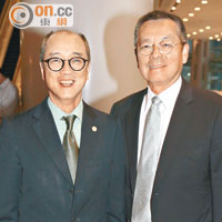 香港科技大學校長陳繁昌（左）與副校長翁以登抽空現身就職禮捧場。（徐家浩攝）