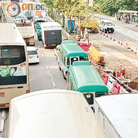 因應道路工程，屯門有路段於繁忙時間經常嚴重塞車。