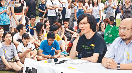 中大學生會舉行罷課論壇，初步通過本月廿二日先罷課一周。（李惠攝）