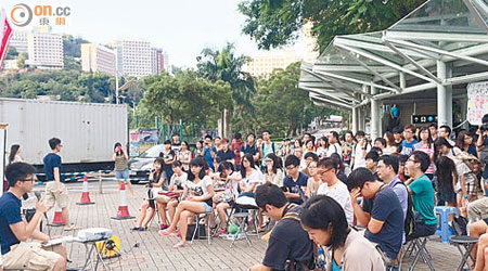 數十名中大學生參加第二次罷課大會。（周依露攝）