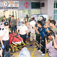 涉案內地男子被送往屯門青山醫院檢驗。（文健雄攝）