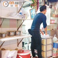 外賣店<br>深水埗有泰式外賣小食店無牌經營。
