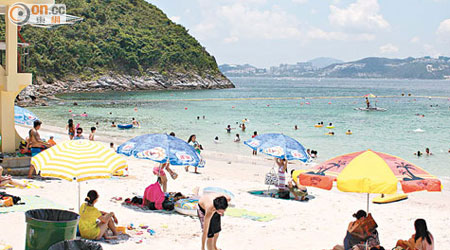 廈門灣水清沙幼，假日會吸引不少市民暢泳。（資料圖片）