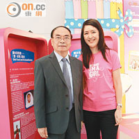 國際培幼會董事局成員陳達文（左）感謝馬露明（右）擔任活動大使。