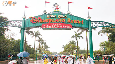 郭炳江透露，迪士尼樂園曾擬與新地合作，「落戶」馬灣，但因地皮面積太小及政府直接跟迪士尼合作，樂園終改建在竹篙灣。