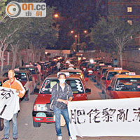 壹傳媒第五晚被圍，多輛的士到場聲援。