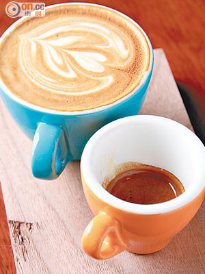 咖啡具利尿作用，睡前應少飲為妙。