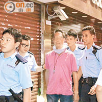 涉嫌非禮的男子由警員帶走。