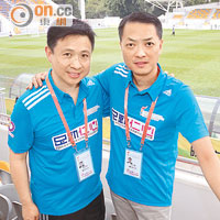 吳永嘉（右）與陳建強拍住上搞慈善足球賽。