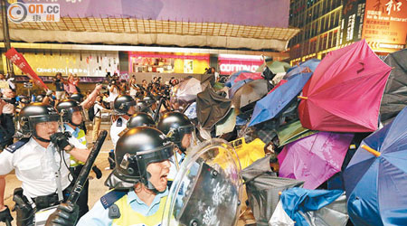 佔領者與警員多次在旺角佔領區爆發衝突。（資料圖片）
