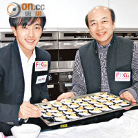 廚師徐匡龍（左）無師自通鑽研分子料理，當晚炮製十道菜式，爸爸徐國榆（右）入廚幫手。