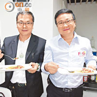 經營手袋生意的香港品牌總商會理事周勤輝（右）與經營蠟燭的理事林鍾歡（左）都是識食之人，一講食經非常好傾。