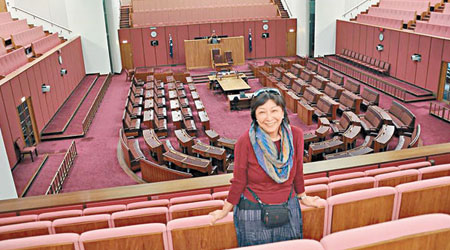 蔣麗芸在澳洲議會留影。（互聯網圖片）