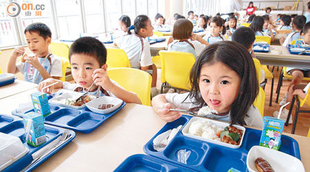學校午餐內經常暗藏「食物陷阱」，包括高脂食物而且蔬菜分量不足。