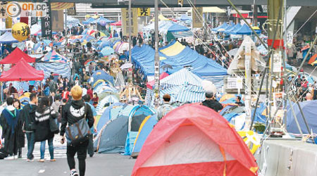 金鐘<br>佔領行動持續，對香港經濟的影響不斷加深。