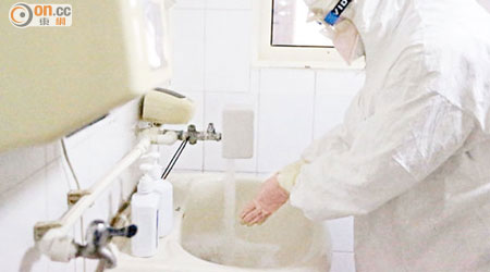 美國研究指，醫護人員洗手依從率低，會增加感染風險。