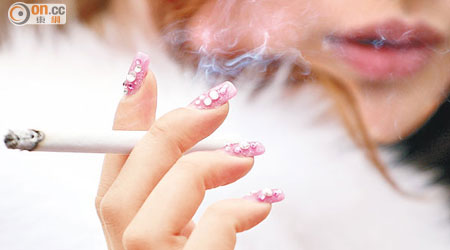 研究顯示，在車廂吸二手煙一小時，已吸入致癌和有毒物質。