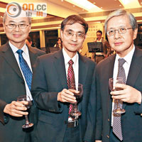 左起：霍泰輝、香港大學法律系教授陳弘毅及謝鴻興現身支持籌款晚宴。