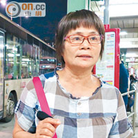 蘇女士不滿九巴重組251M後令乘車時間增加，車資亦告上升。